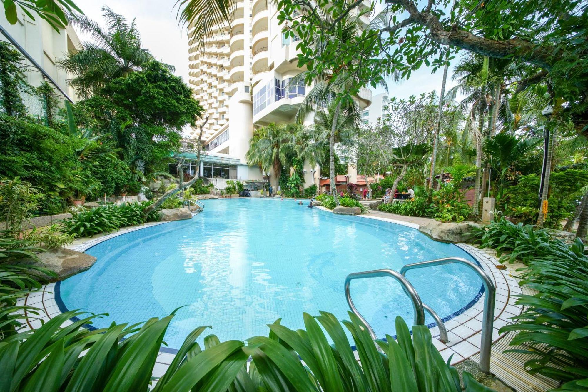 Rainbow Paradise Beach Resort Tanjung Bungah  Exterior photo