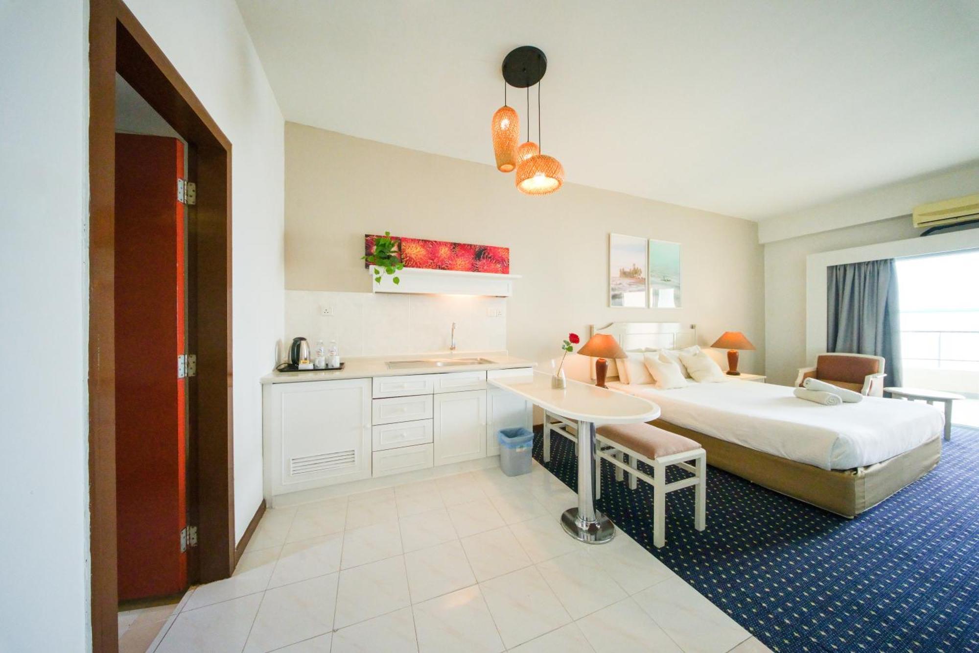 Rainbow Paradise Beach Resort Tanjung Bungah  Exterior photo