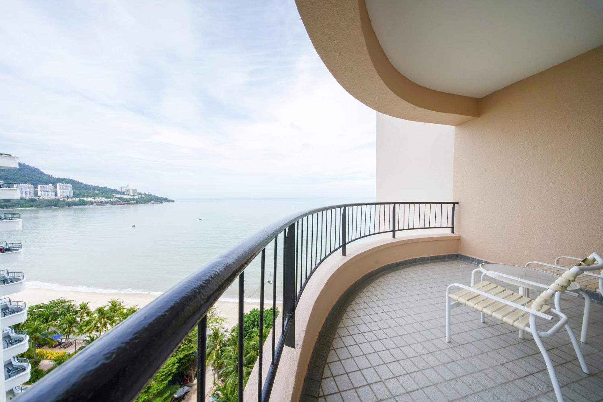 Rainbow Paradise Beach Resort Tanjung Bungah  Exterior photo