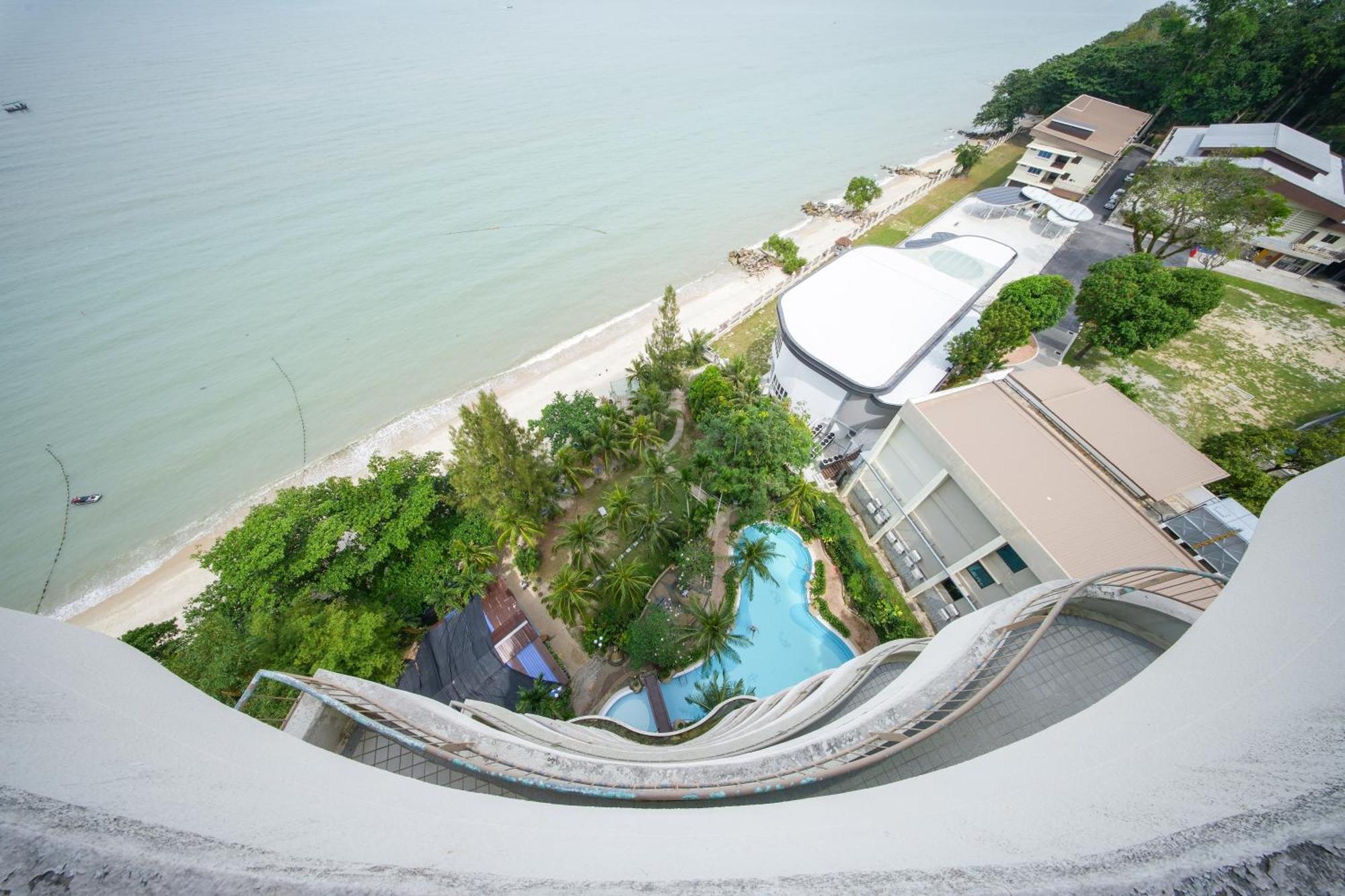 Rainbow Paradise Beach Resort Tanjung Bungah  Exterior photo