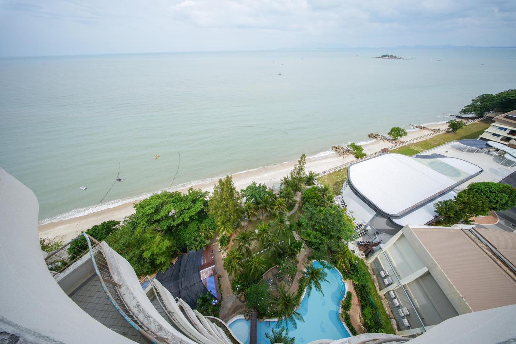 Rainbow Paradise Beach Resort Tanjung Bungah  Exterior photo