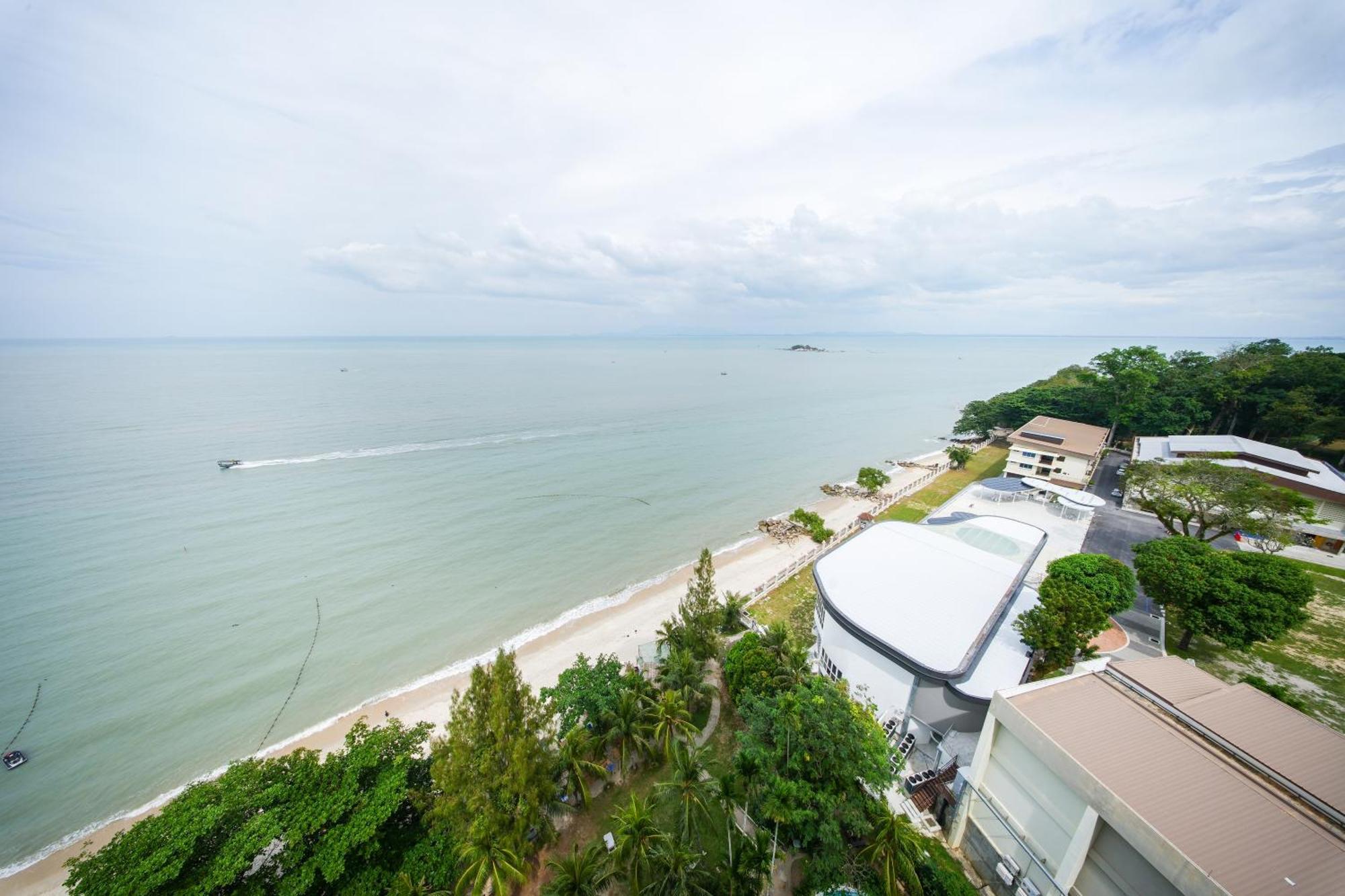 Rainbow Paradise Beach Resort Tanjung Bungah  Exterior photo