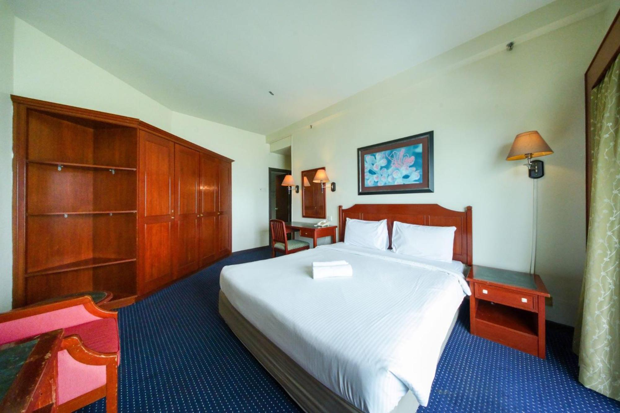 Rainbow Paradise Beach Resort Tanjung Bungah  Exterior photo