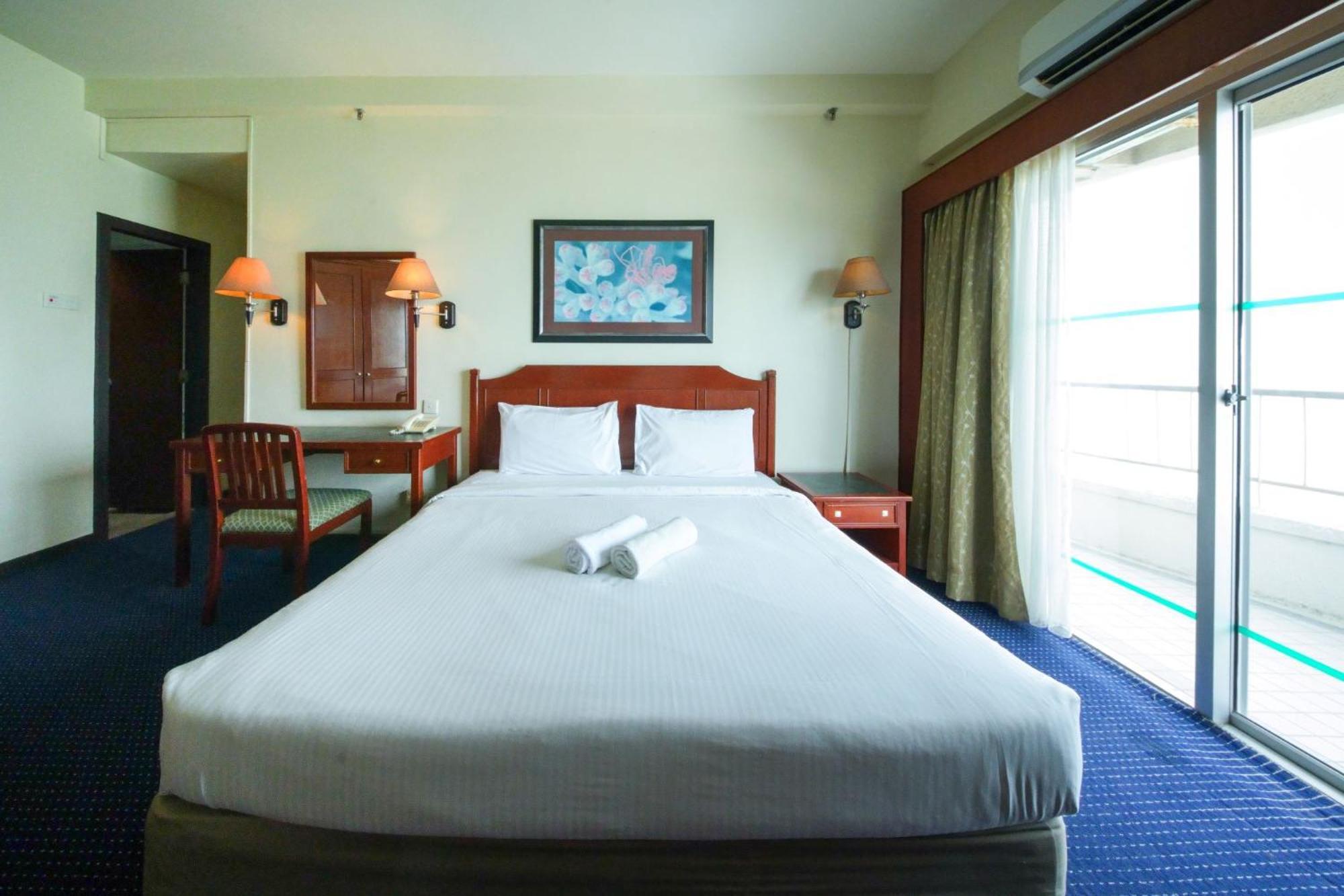 Rainbow Paradise Beach Resort Tanjung Bungah  Exterior photo